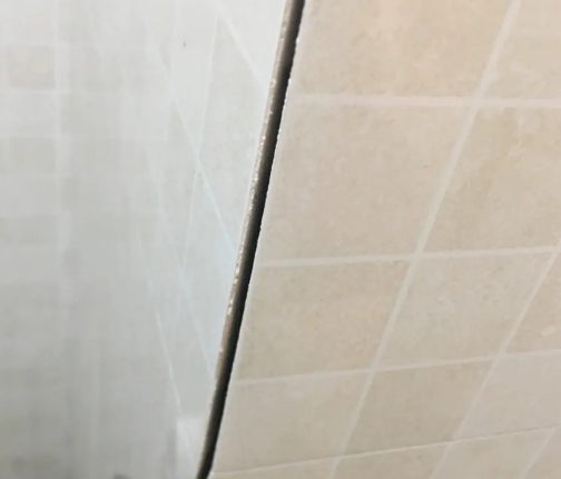 岷县瓷砖空鼓维修公司分享阳台瓷砖脱落的修复过程可以分为以下几个步骤