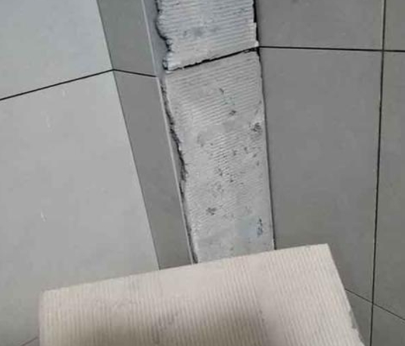 岷县瓷砖空鼓维修公司分享下厨房瓷砖脱落的补救措施。